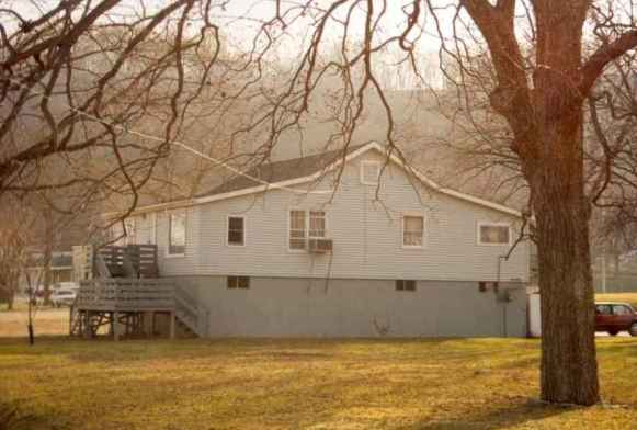 Parterowy dom w pobliżu Chicago podniesiony do bezpiecznego poziomu (fot. R.Konieczny)