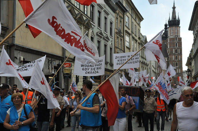 Protest pracowników Wód Polskich w Krakowie